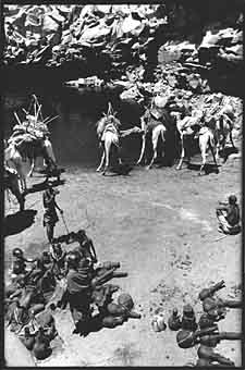 Waterhole in Koroli desert with camels drinking. 20kb